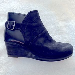 Dansko Black boots size 40. Excellent condition.
